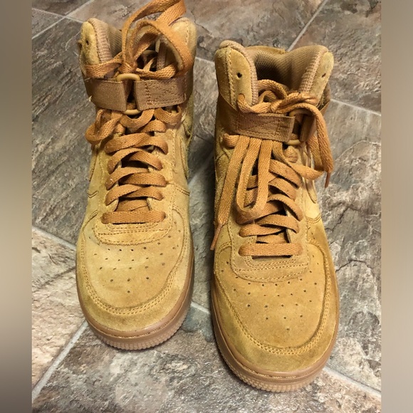 Nike Air Force 1 High LV8 (GS) 6Y - Picture 3 of 8